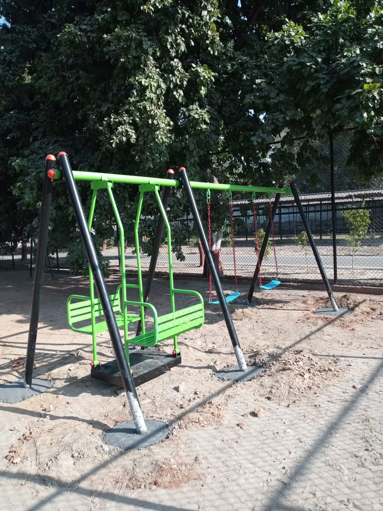 Four Seater Swing in Noida